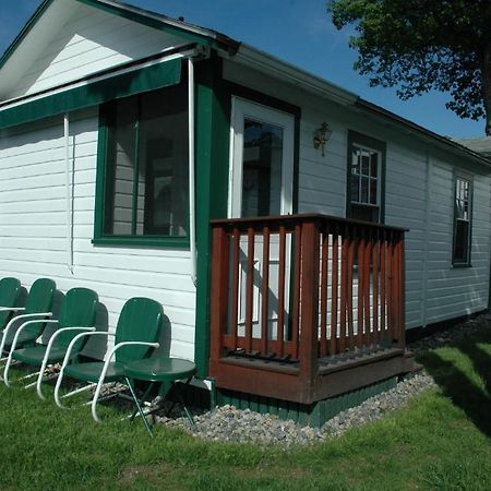 Channel Waterfront Cottages Weirs Beach Phòng bức ảnh