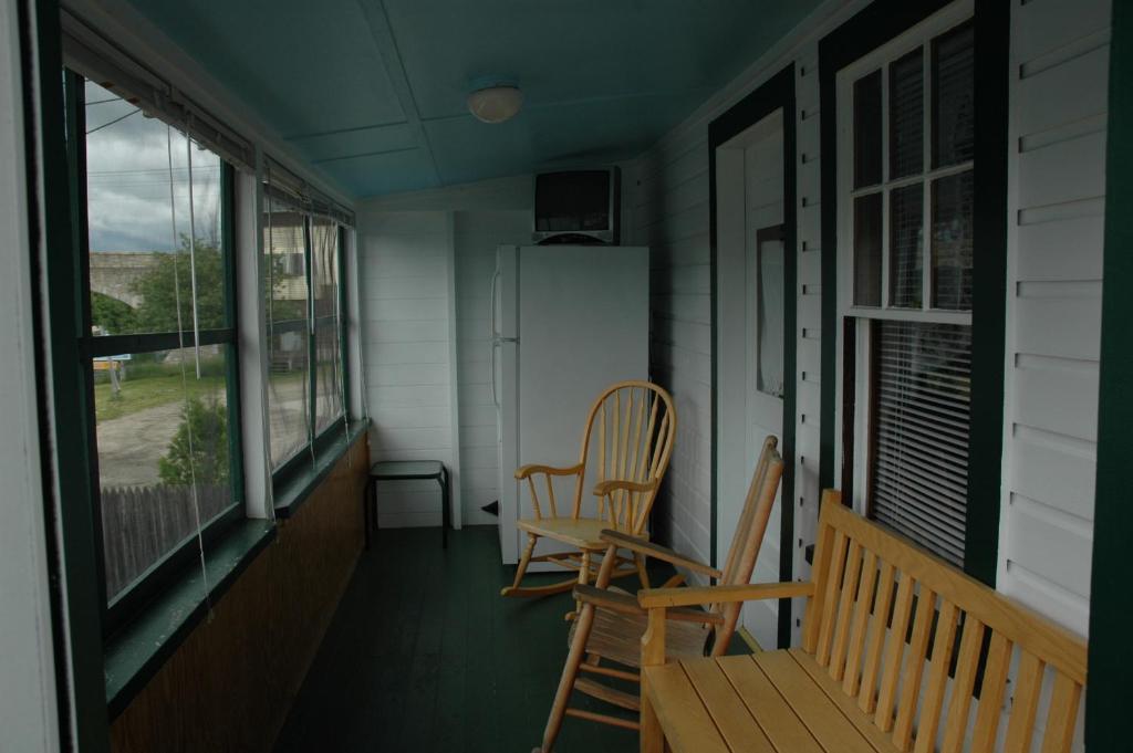 Channel Waterfront Cottages Weirs Beach Phòng bức ảnh