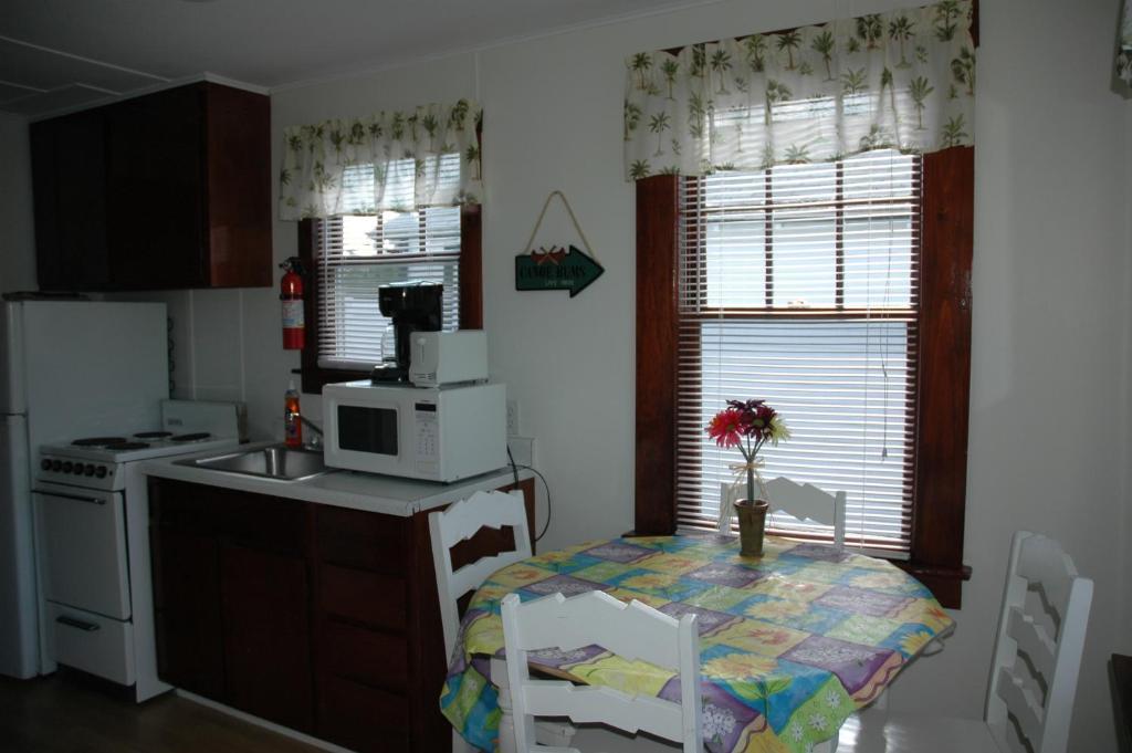 Channel Waterfront Cottages Weirs Beach Phòng bức ảnh