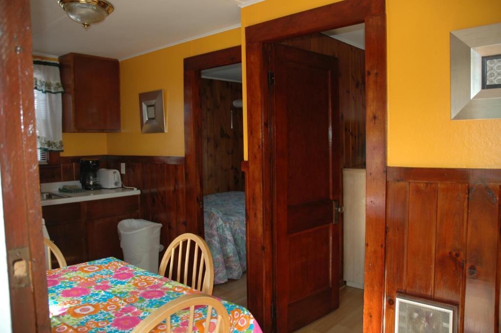 Channel Waterfront Cottages Weirs Beach Phòng bức ảnh