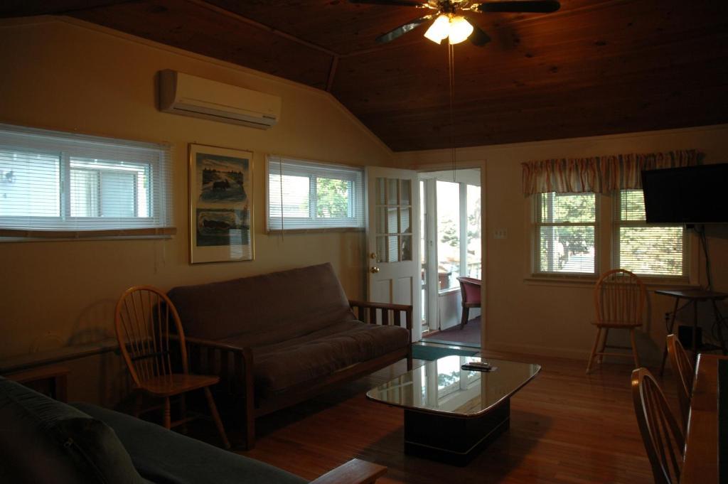 Channel Waterfront Cottages Weirs Beach Phòng bức ảnh